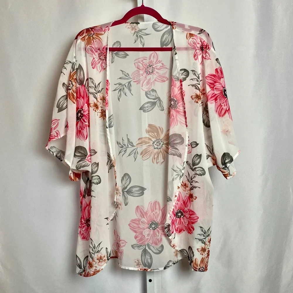 💙5/ $15 Womenʻs Pink and White Lightweight Floral Kimono | Cardigan OS
